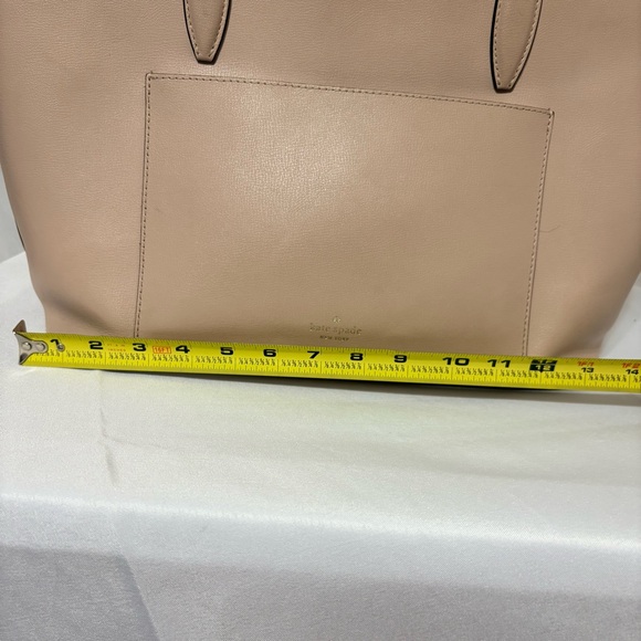 Kate Spade Adel large tote bag in refined grain leather in beige. - Picture 4 of 11